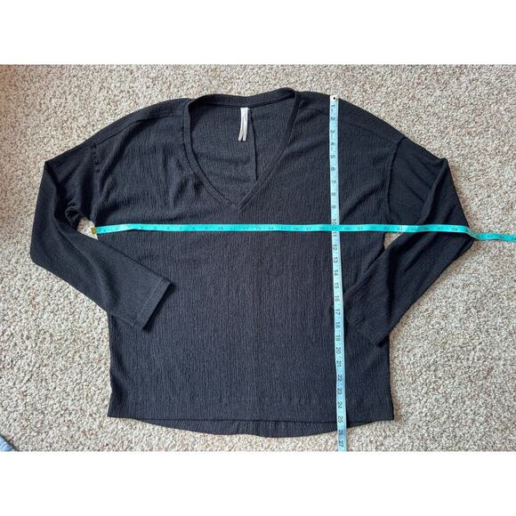 ANTHROPOLOGIE Crinkle Crepe Top, V-neck; long sleeve, stretchy Black, size LG - Picture 4 of 10